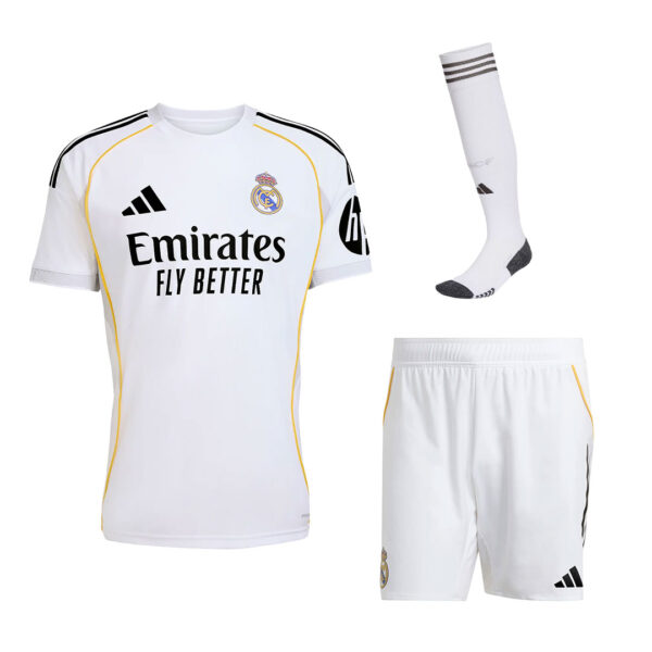 Real Madrid 25/26 İç Saha Forma Şort Konç Set 1 Real Madrid 25/26 İç Saha Forma Şort Konç Set